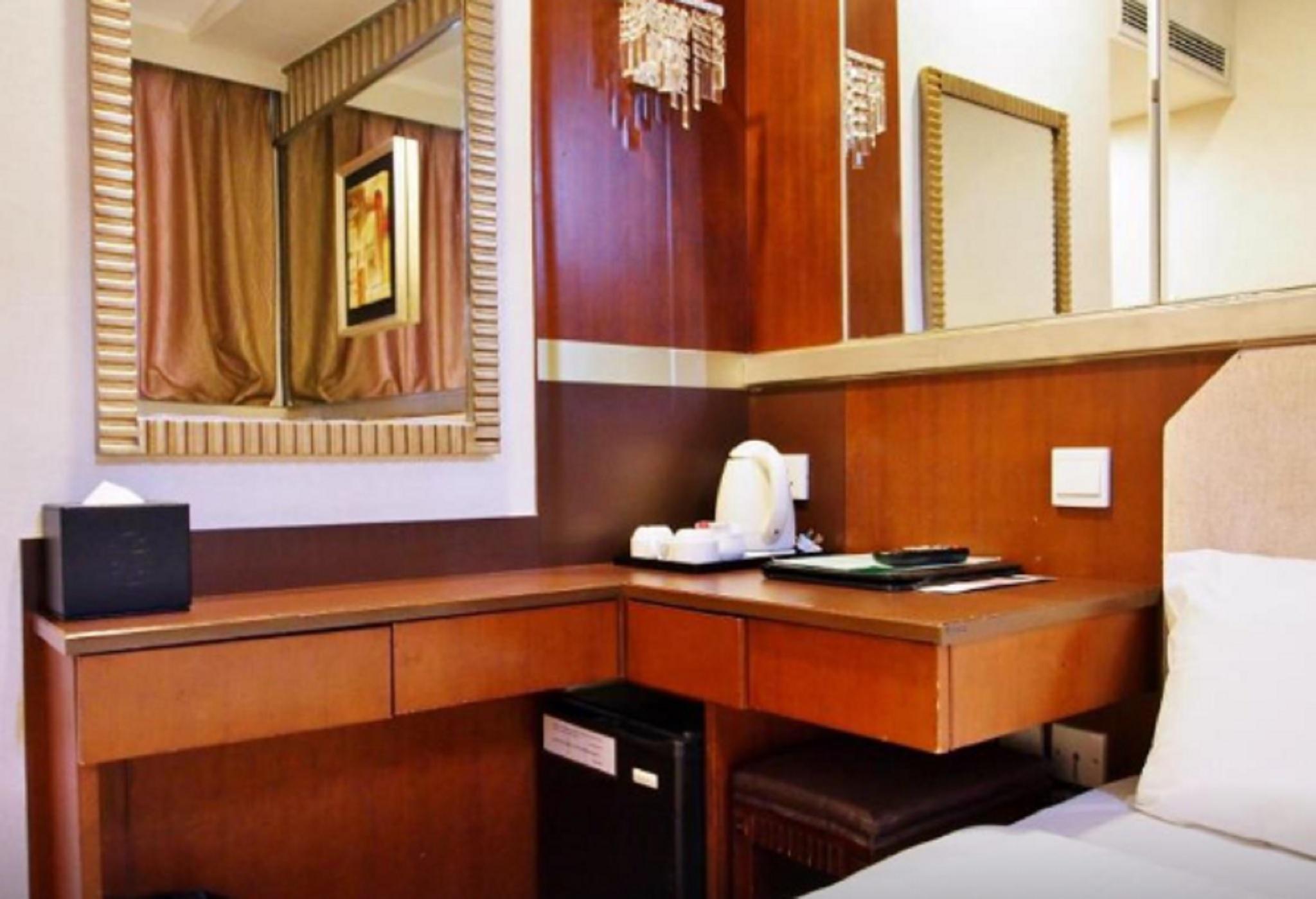 Oriental Lander Hotel Kaulung Kültér fotó