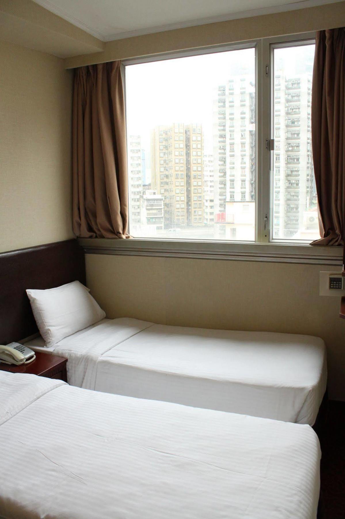 Oriental Lander Hotel Kaulung Kültér fotó